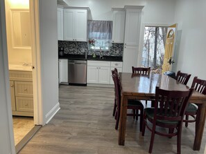 Dining - Me. near Temple  spacious 4 bedrooms 4.5 bathrooms entire house (Philadelphia)