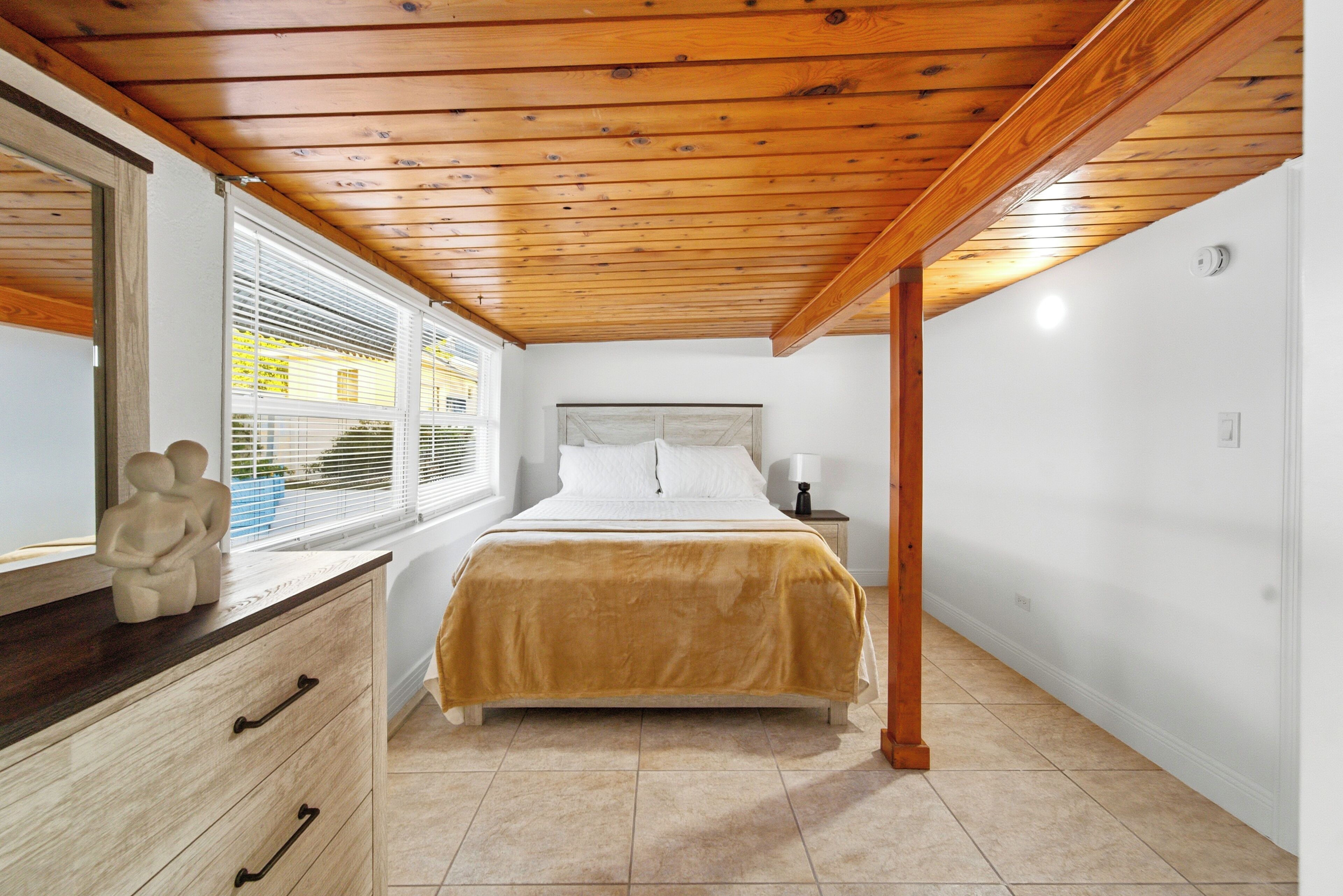 3 dormitoris, planxa i posts de planxar i Internet 