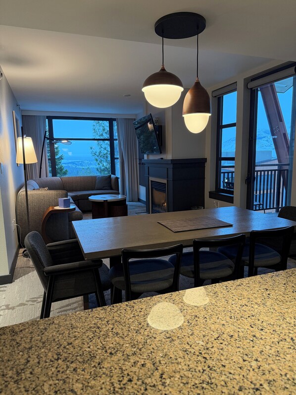 Dining - New! Luxury 2bd Monache Suite in the Village with View! (Mammoth Lakes)