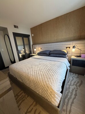 2 chambres, fer et planche à repasser, Wi-Fi, draps fournis