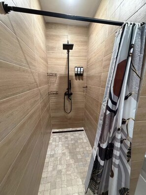 Shower, hair dryer, towels, soap - Enjoyable 2-bedroom apartment with AC in Philipsburg (Philipsburg)