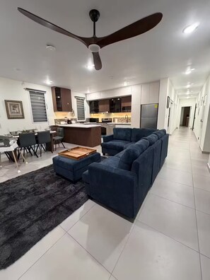 Smart TV - Enjoyable 2-bedroom apartment with AC in Philipsburg (Philipsburg)