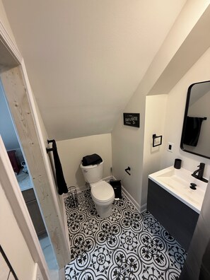 Asciugacapelli, asciugamani, sapone, shampoo