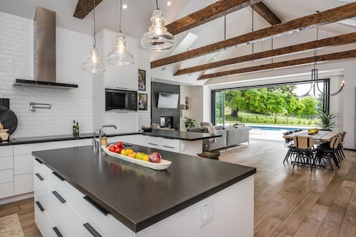 Private Avila Valley Estate · Heated Pool Jacuzzi & Sauna · Ideal for Gatherings