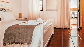 House | 2 bedrooms, iron/ironing board
