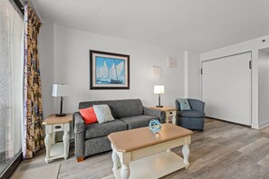 TV - Beachfront Condo with Ocean Balcony and Pools (Myrtle Beach)