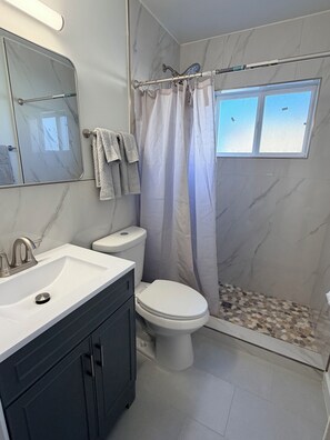 Shower, towels, soap, toilet paper - Nob Hill gem - remodeled 2 bd home with AC, garage ,near UNM,restaurants,culture (Albuquerque)