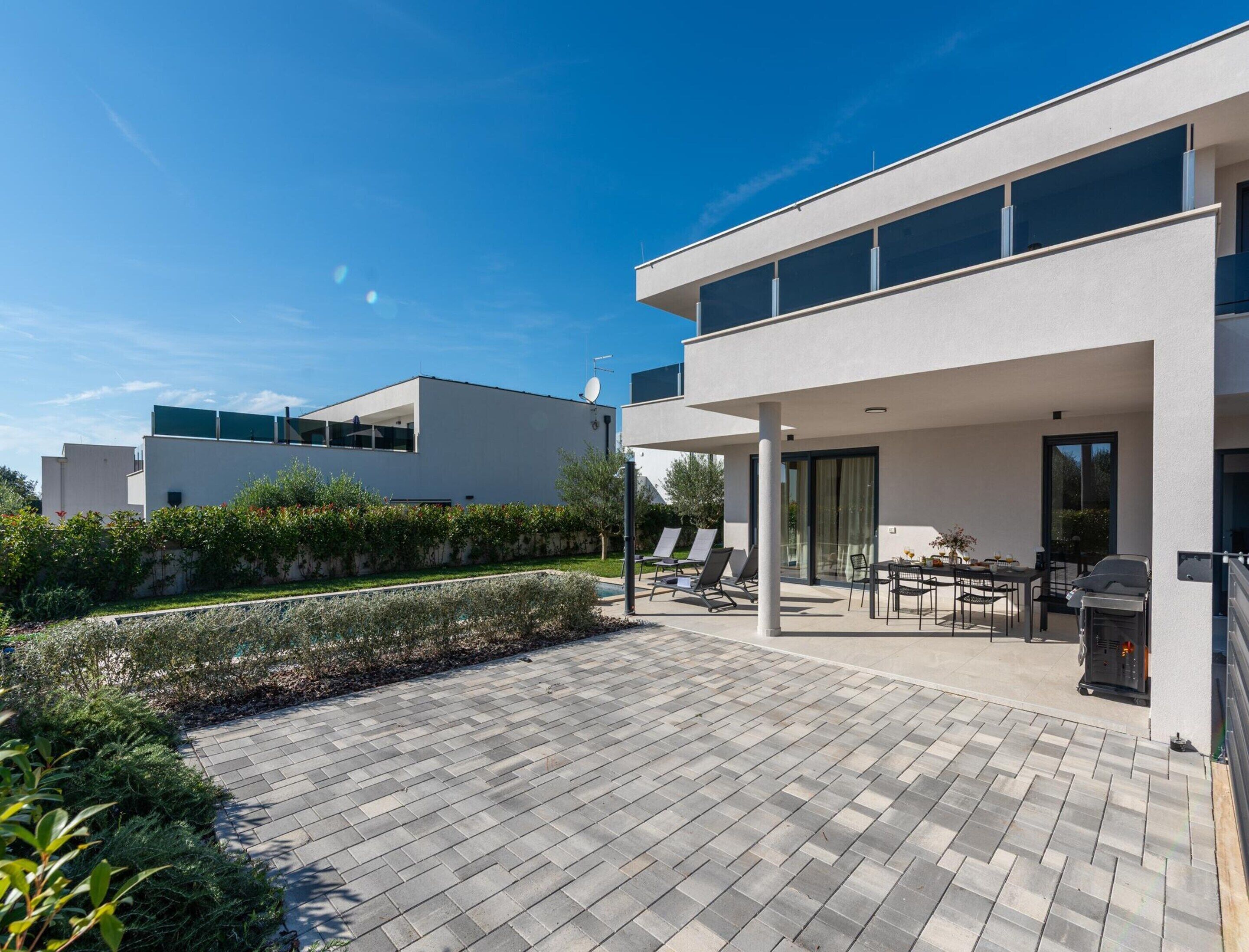 المنشأة من الخارج