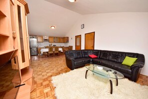 House | Living room - Quiet 5 Bedroom Villa Near Biograd (Benkovac)