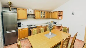 House | Private kitchen - Quiet 5 Bedroom Villa Near Biograd (Benkovac)
