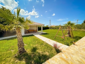 House | Garden - Quiet 5 Bedroom Villa Near Biograd (Benkovac)