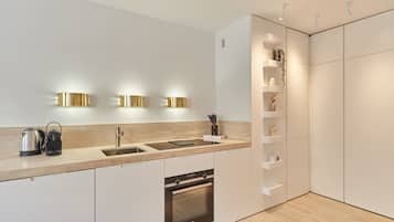 Apartamento | Cozinha privada | Geladeira, micro-ondas, fogão, lava-louças