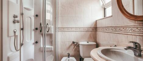Apartment | Bathroom | Hair dryer