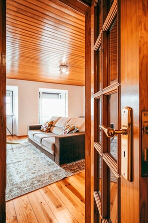 Living room - 1-bed Near Alfama & Santa Apolonia (Lisbon)