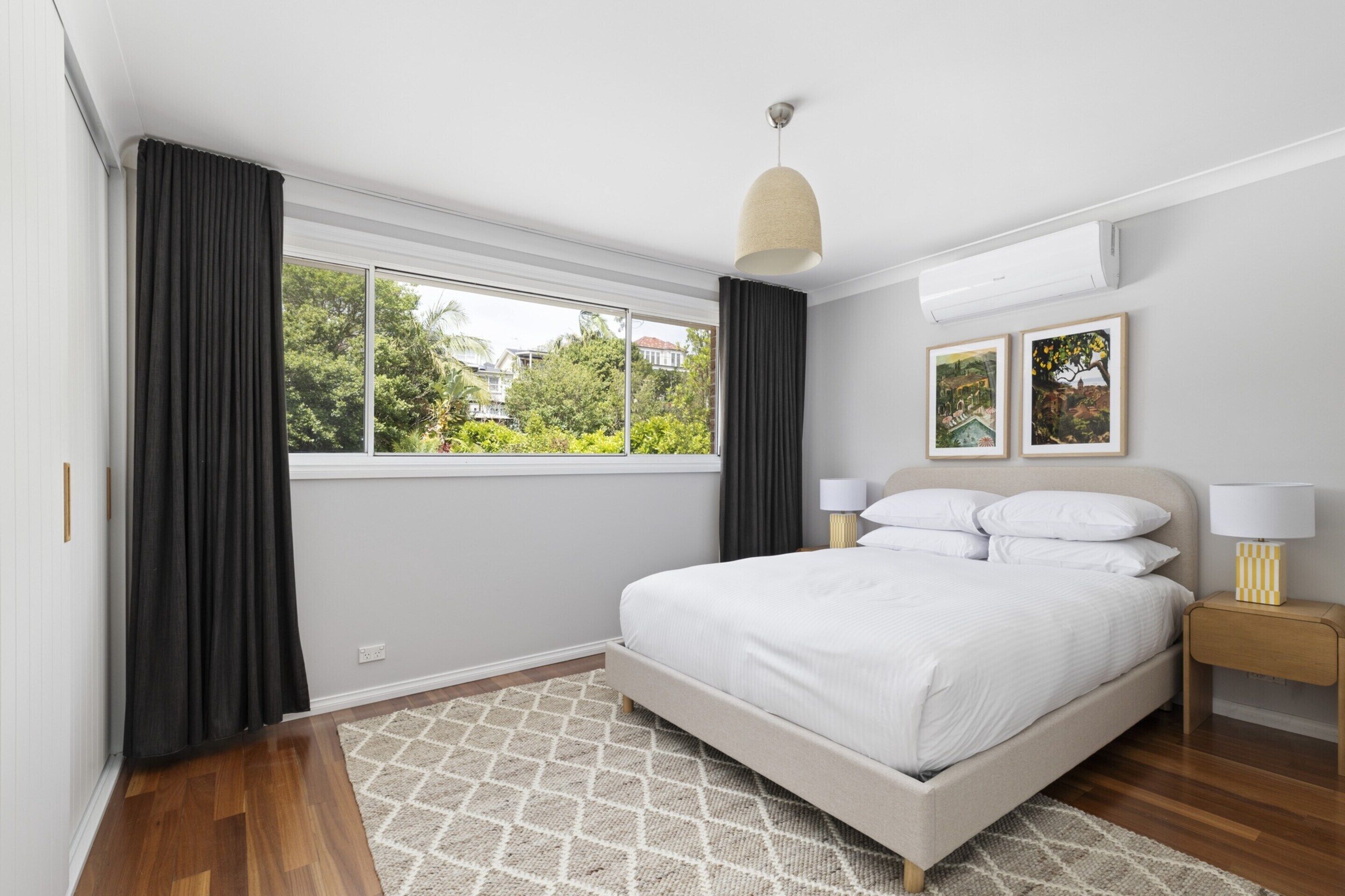 公寓 | 3 多间卧室、笔记本电脑工作区、床单