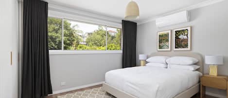 Leilighet | 3 soverom, skrivebord for bærbar PC og sengetøy