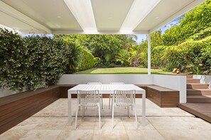 Apartment | Balcony - Spacious 3-bed Duplex in Leafy Seaforth (Sydney)