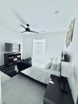 Bügeleisen/Bügelbrett, WLAN, Bettwäsche