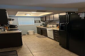 Private kitchen - Delightful house in New Port Richey perfect for your getaway (New Port Richey)