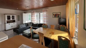 Unclassified image, 2 of 17, button - Bungalow in Strandnaehe, Dornumersiel (Dornum)