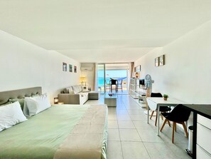 In-room safe, iron/ironing board, free WiFi, bed sheets - Studio Tana, magnificent sea view (Cul-de-Sac)