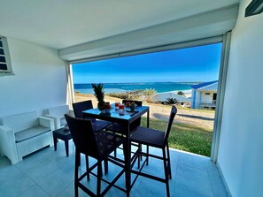 Outdoor dining - Studio Tana, magnificent sea view (Cul-de-Sac)