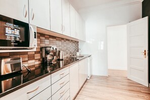 Apartment | Private kitchen - Spacious 7-room Apartment in Lisboa (Lisbon)