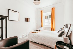 7 camere, ferro/asse da stiro