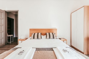 Apartment | 7 bedrooms, iron/ironing board - Spacious 7-room Apartment in Lisboa (Lisbon)