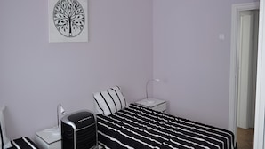 Unclassified image, 3 of 13, button - Apartment Near Roman Temple (Évora)