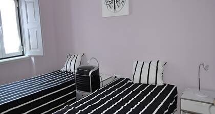 Apartment Near Roman Temple