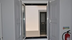 Unclassified image, 4 of 13, button - Apartment Near Roman Temple (Évora)