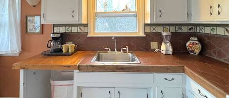 Microwave, oven, stovetop, coffee/tea maker