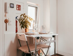 Apartment | Dining - Modern & Historic Apartment in Lisbon (Lisbon)