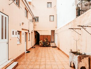 Apartment | Balcony - Modern & Historic Apartment in Lisbon (Lisbon)