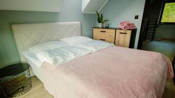 House | 4 bedrooms, individually furnished, bed sheets