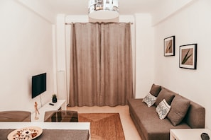 Apartment | Living room - 1-bedroom Near Jeronimos (Lisbon)