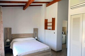 1 bedroom - Corsican Coastal Apartment for 4 (L'Île-Rousse)