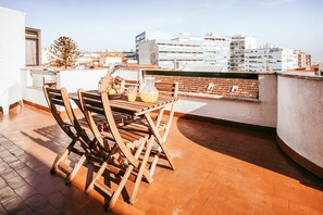 Outdoor dining - Gem Near Lisbon & Beach (Amadora)