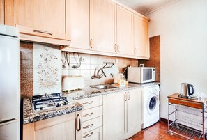 Apartment | Private kitchen - Gem Near Lisbon & Beach (Amadora)