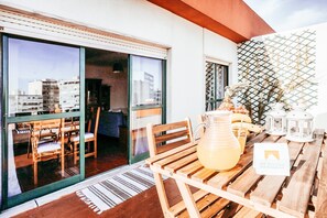Apartment | Outdoor dining - Gem Near Lisbon & Beach (Amadora)