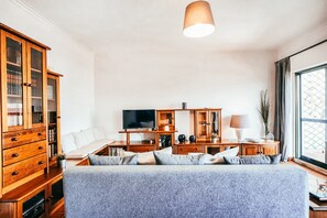 Apartment | Living room - Gem Near Lisbon & Beach (Amadora)