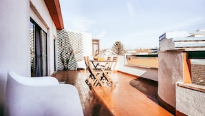 Apartment | Outdoor dining - Gem Near Lisbon & Beach (Amadora)