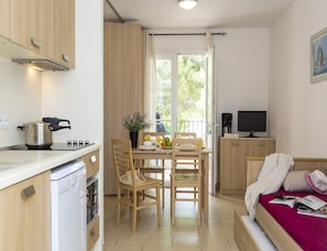 House | Dining - Solenzara Holiday Home With Garage (Sari-Solenzara)