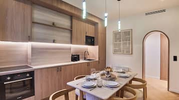 Apartamento | Cozinha privada | Geladeira, micro-ondas, fogão, cafeteira/chaleira