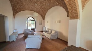 Living area - Historic House Casa Magnolia - Castello di Vecchienna, 30mn from the sea (Toscana)