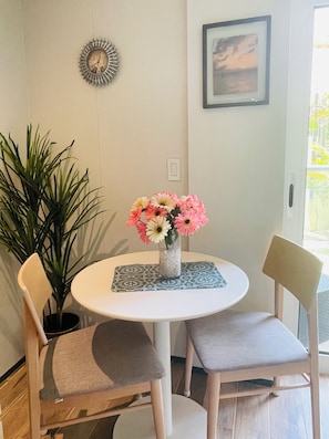 Dining - Blue Topaz: Cozy Studio in the Heart of Maho Sint Maarten (Sint Maarten)