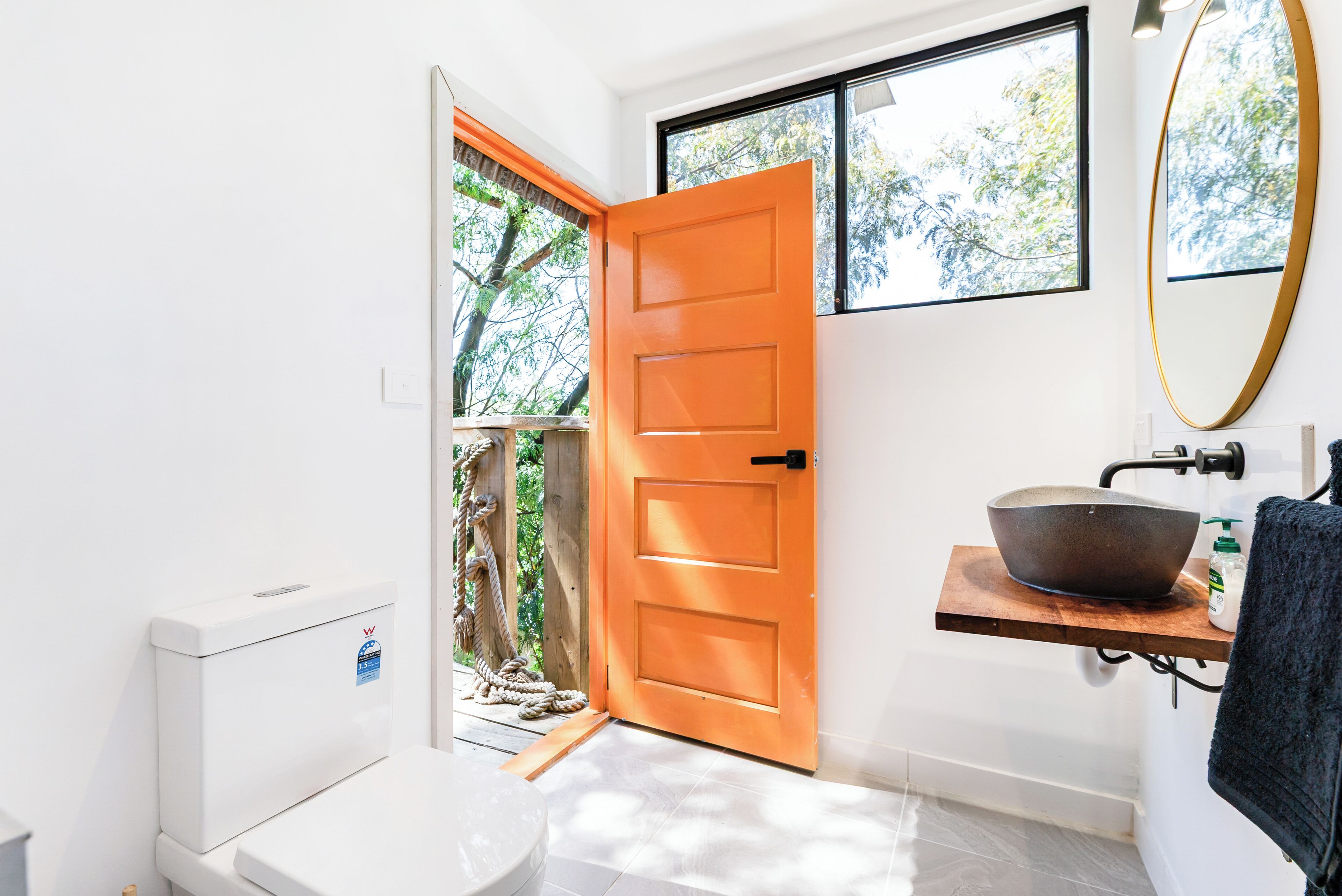 淋浴设施、吹风机、毛巾、肥皂