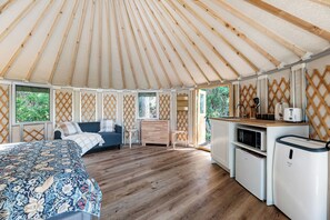 Interior - Mountain Yurt Retreat - Dandenong Ranges (Upwey)