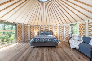 1 bedroom, WiFi, bed sheets - Mountain Yurt Retreat - Dandenong Ranges (Upwey)
